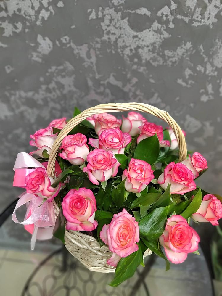 Цветочная композиция из Розы в корзине в Клетне
