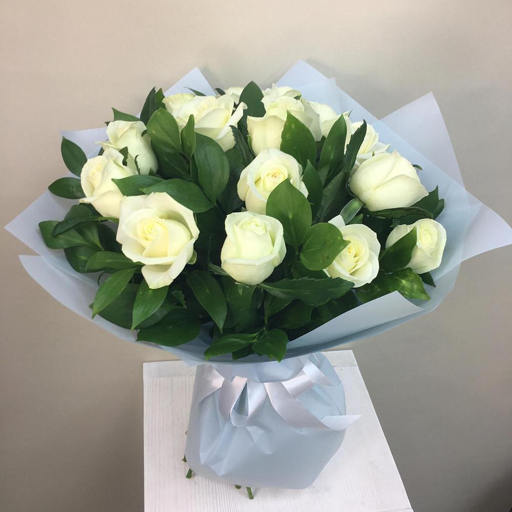 Букет 15 Белых роз Проуд в Клетне