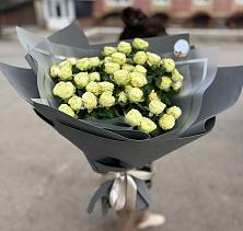 Букет Белые кустовые розы Солинеро в Клетне