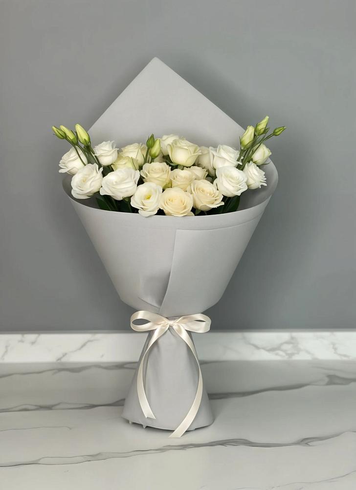 Букет цветов из: Розы и Лизиантусы в Клетне