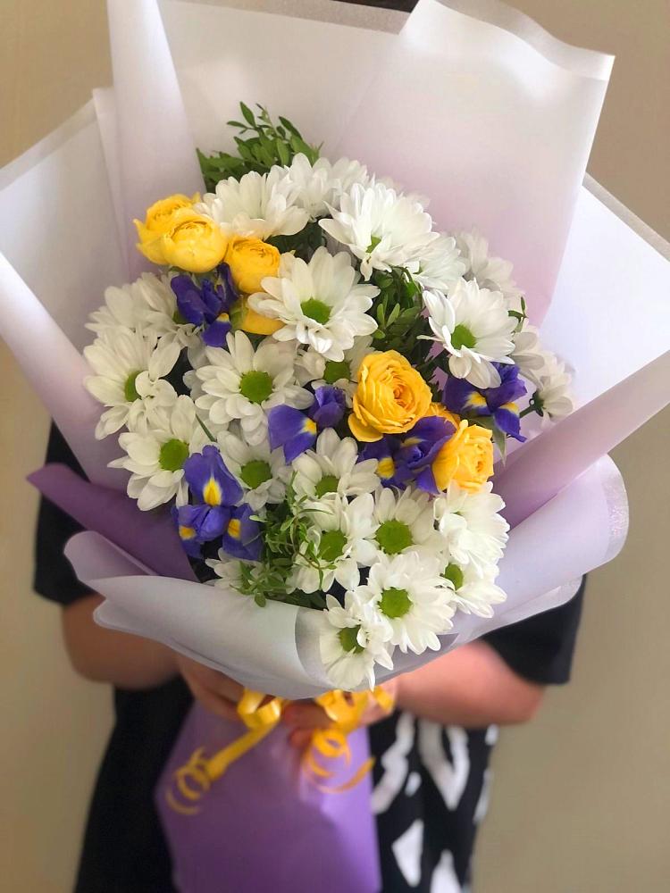 Букет цветов из: Ирисы, Хризантемы и Розы в Клетне