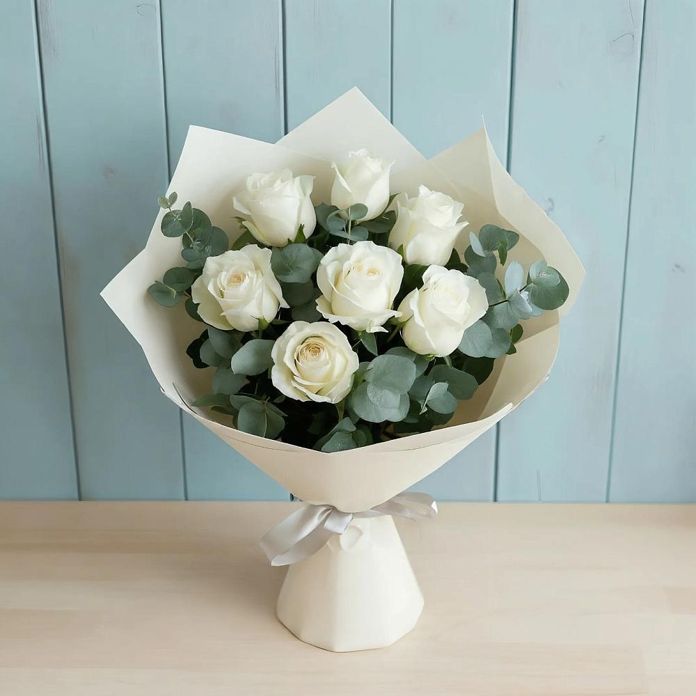 Букет Белые розы в Эвкалипте в Клетне