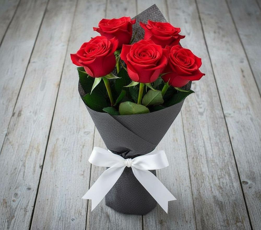 Букет 5 Красных роз Эдлесс Лав в Клетне
