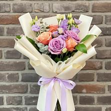 Букет цветов из:  Лизиантусы и Розы в Клетне