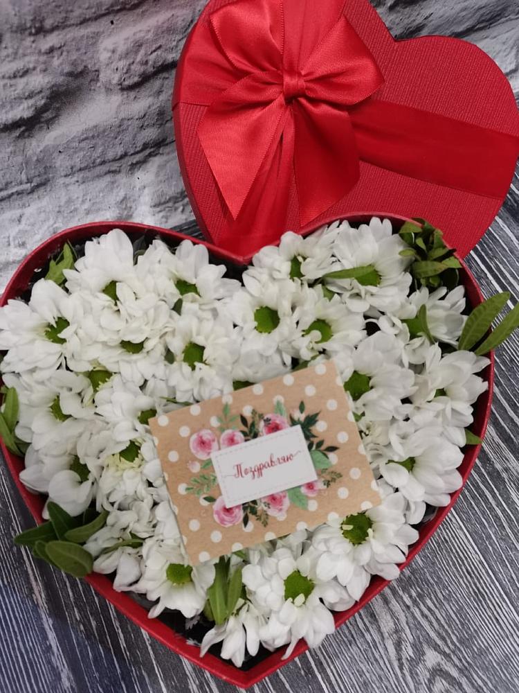 Цветочная композиция из Хризантемы в виде сердца в Клетне