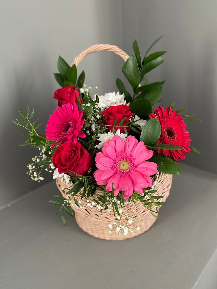 Цветочная композиция из Розы, Хризантемы и Герберы в корзине в Клетне
