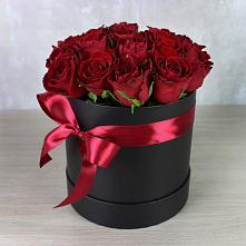 Цветочная композиция из Розы в шляпной коробке в Клетне