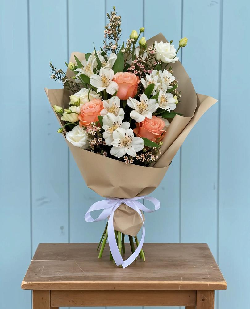 Букет цветов из: Альстромерии, Лизиантусы, Розы и Хризантемы в Клетне